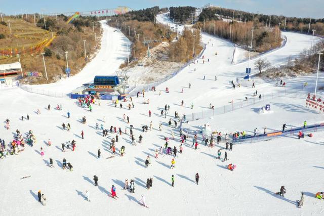“雪假”激发新一轮冰雪旅游消费热潮