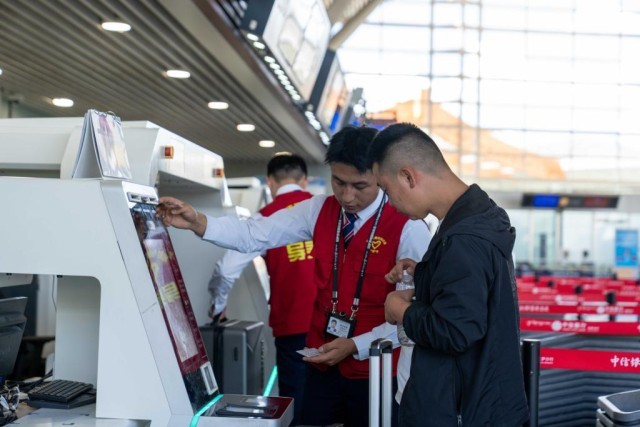 年旅客吞吐量首超800万人次 西藏民航一甲子跨越式发展